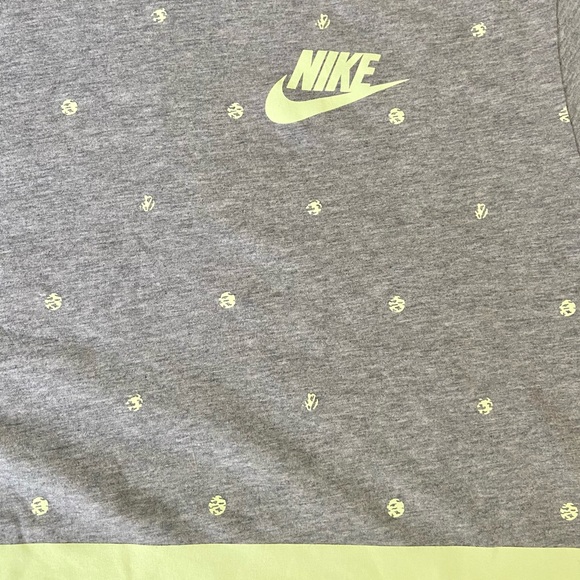 3/$20 Nike Color Block Grey and Lime Polka Dot Athletic Cut Cropped Tee - Picture 5 of 6